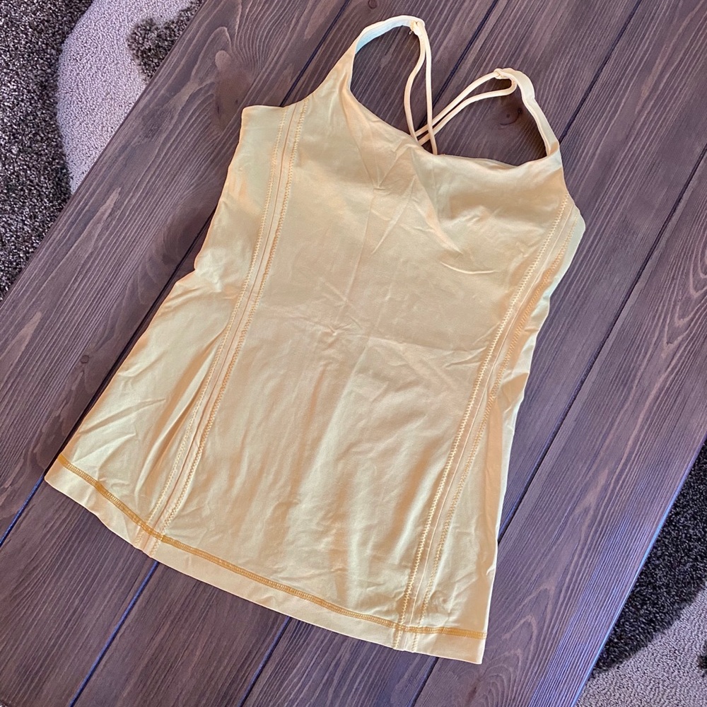 Lululemon tank top with built in bra size 6